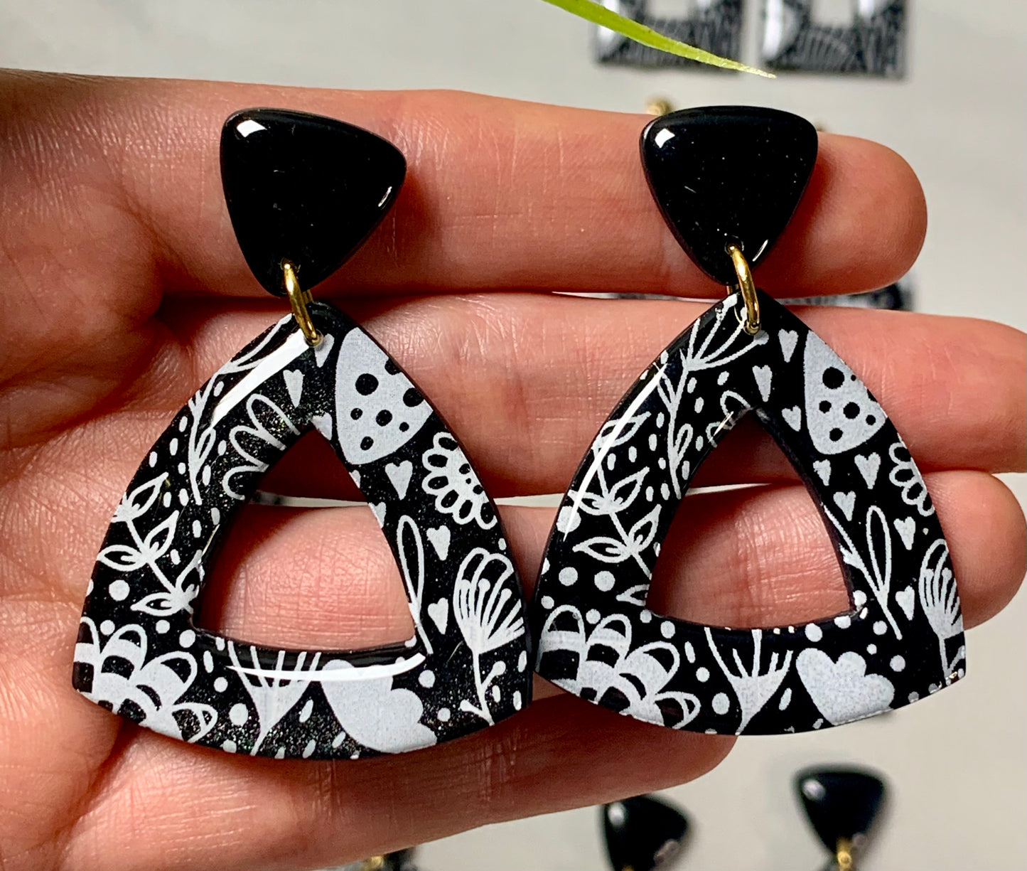 Z097 Black and White - Tiara