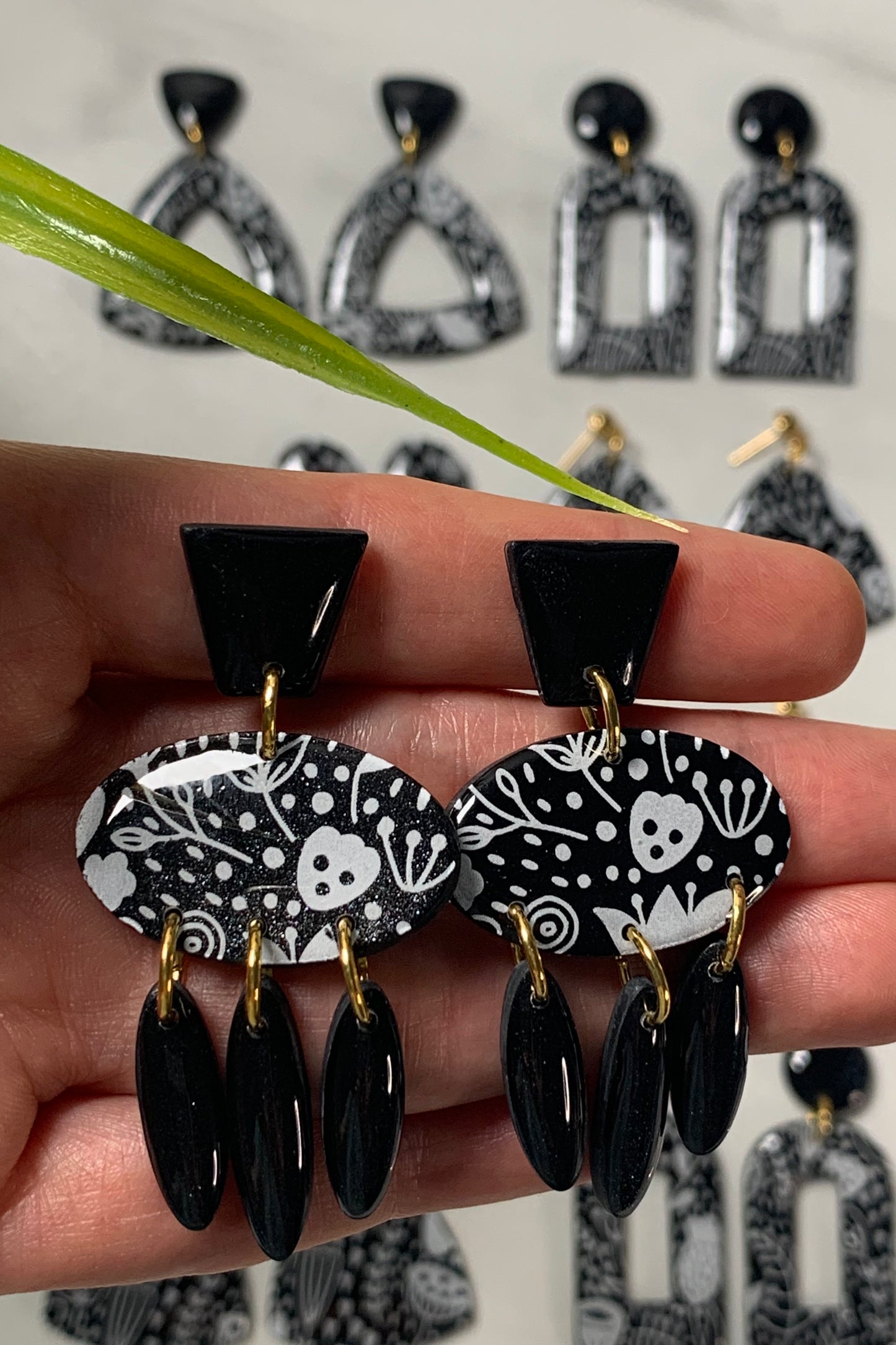 Z095 Black and White - Delilah