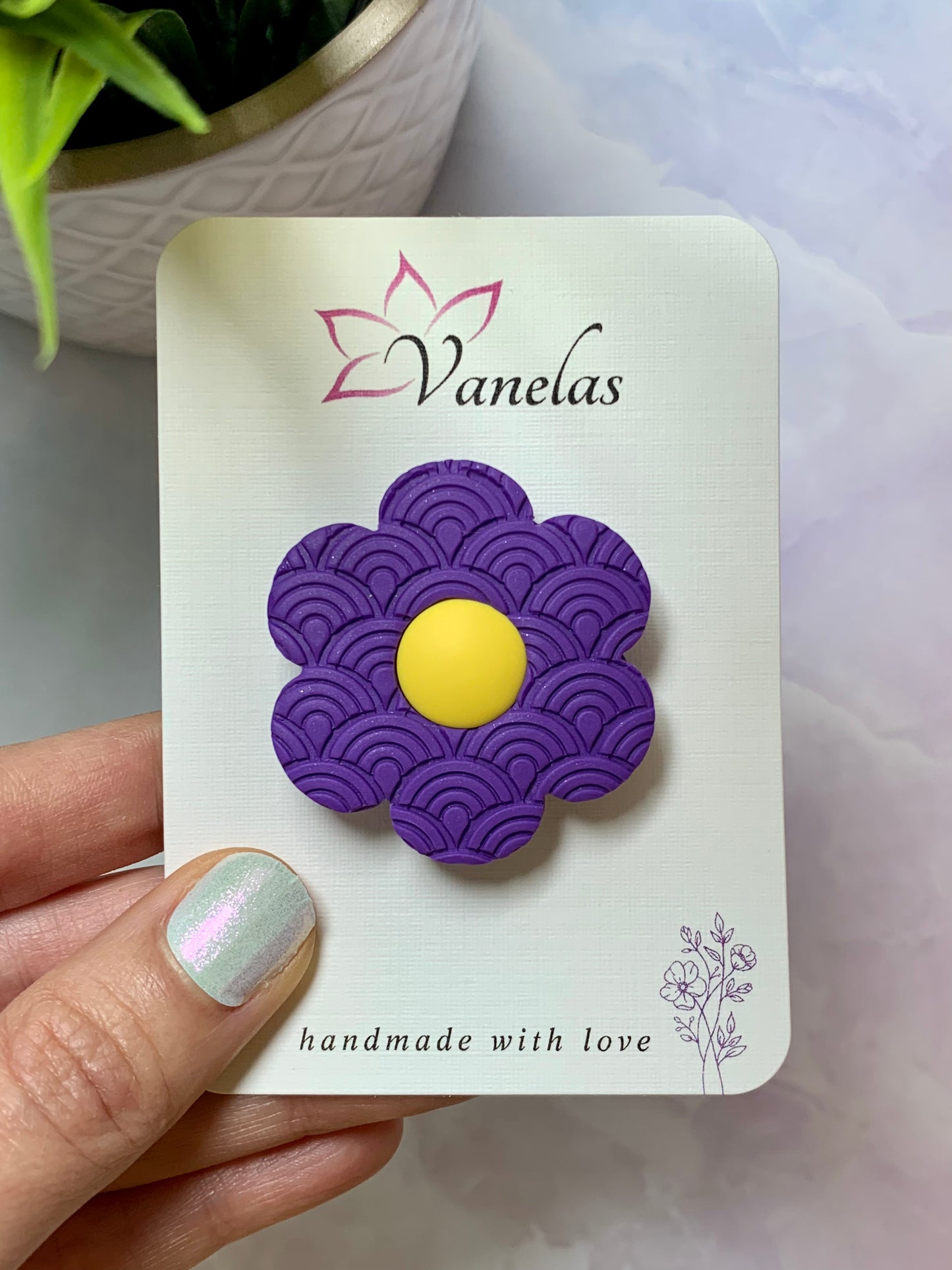 B004 Floral Magnet (Violet)