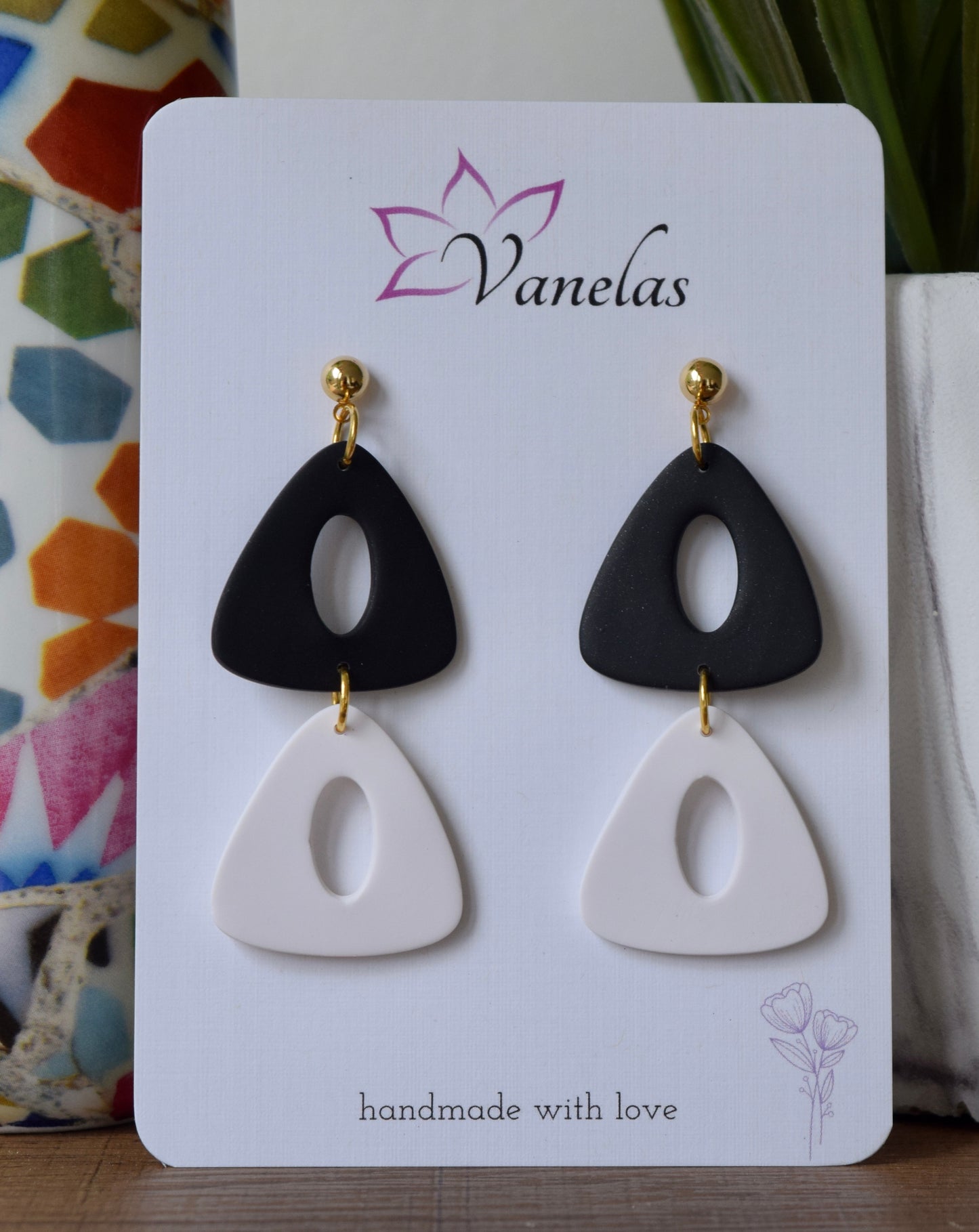 Z085A Black and White - Tiana